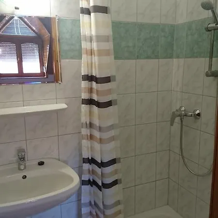 Flamingo Panzio Bed and Breakfast